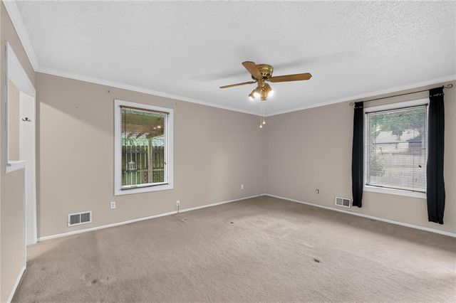 906 NW Chestnut Circle, Blue Springs, MO 64015