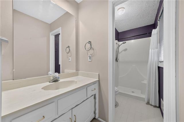906 NW Chestnut Circle, Blue Springs, MO 64015