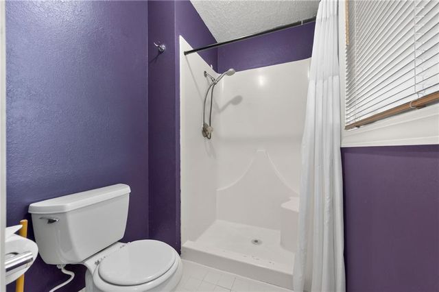 906 NW Chestnut Circle, Blue Springs, MO 64015