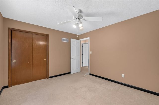 906 NW Chestnut Circle, Blue Springs, MO 64015