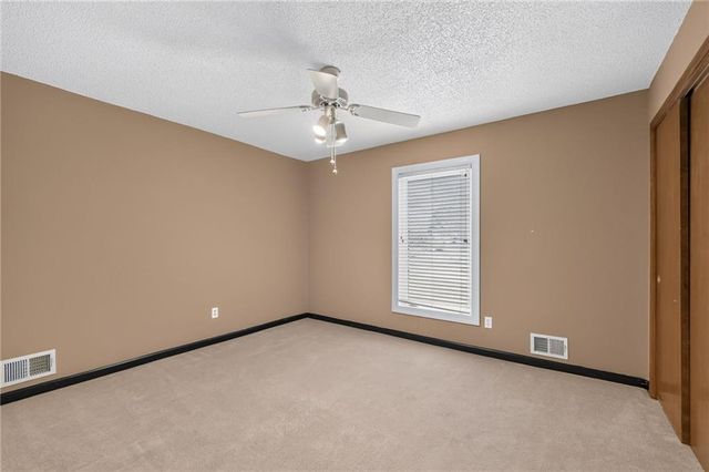 906 NW Chestnut Circle, Blue Springs, MO 64015