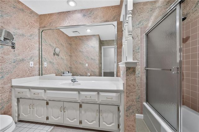 906 NW Chestnut Circle, Blue Springs, MO 64015