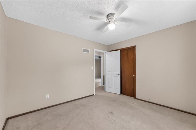 906 NW Chestnut Circle, Blue Springs, MO 64015