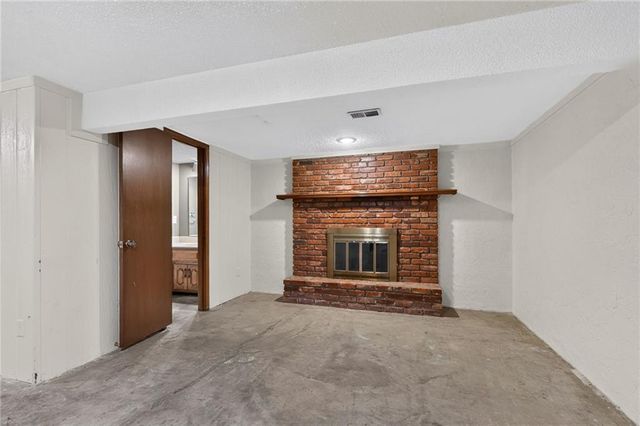906 NW Chestnut Circle, Blue Springs, MO 64015