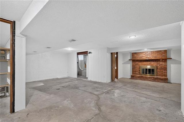 906 NW Chestnut Circle, Blue Springs, MO 64015
