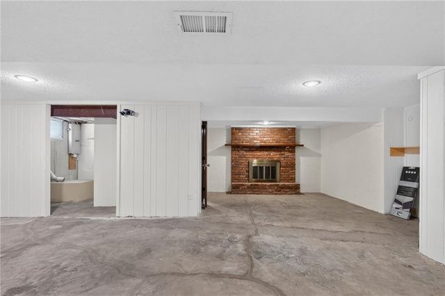 906 NW Chestnut Circle, Blue Springs, MO 64015