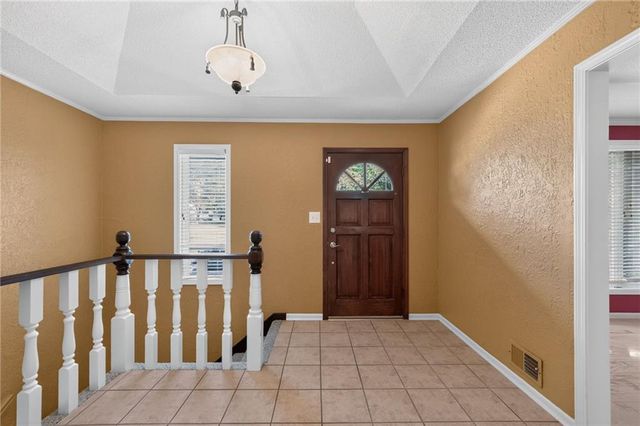 906 NW Chestnut Circle, Blue Springs, MO 64015