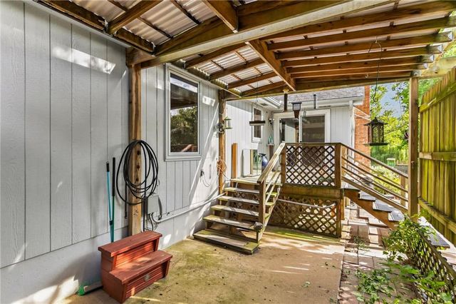 906 NW Chestnut Circle, Blue Springs, MO 64015