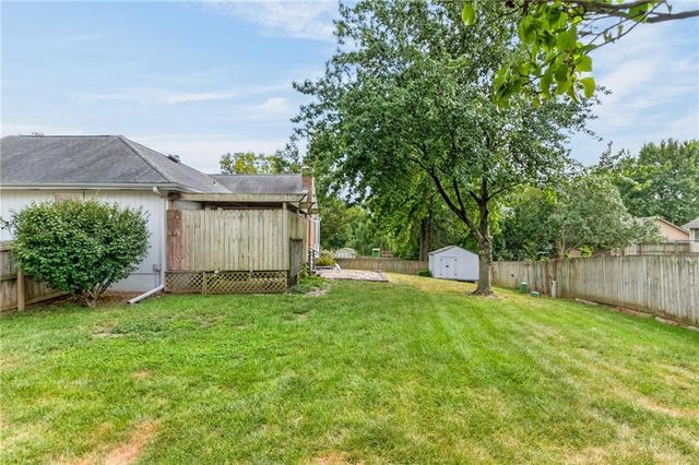 906 NW Chestnut Circle, Blue Springs, MO 64015