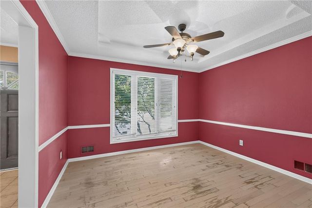 906 NW Chestnut Circle, Blue Springs, MO 64015