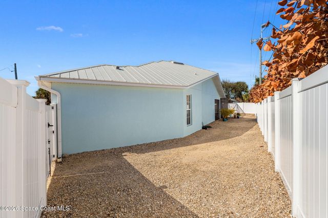 1139 S Brevard Avenue, Cocoa Beach, FL 32931