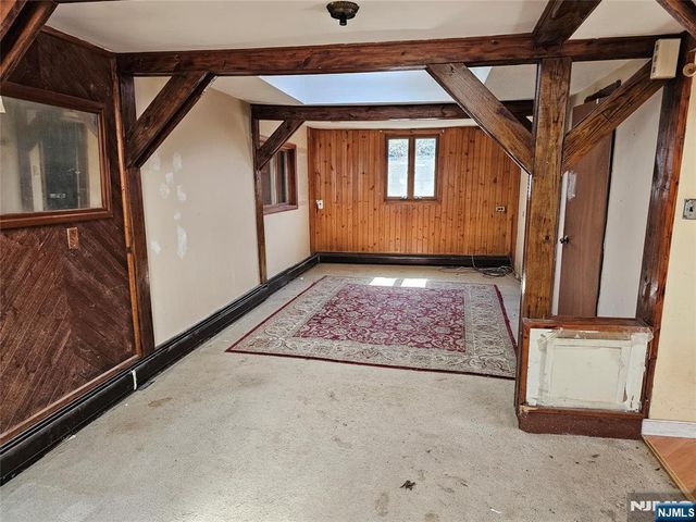 30 Riverside Drive, Oakland, NJ 07436