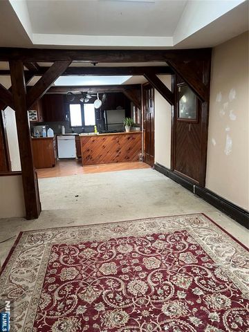 30 Riverside Drive, Oakland, NJ 07436
