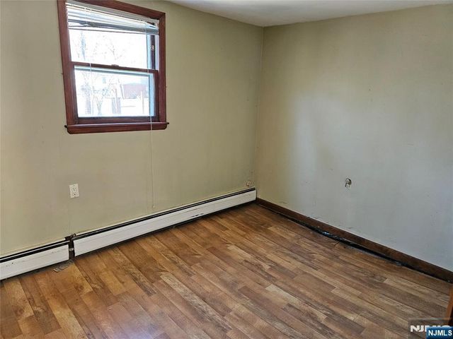 30 Riverside Drive, Oakland, NJ 07436