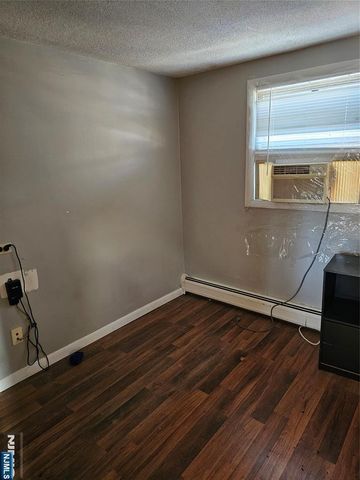30 Riverside Drive, Oakland, NJ 07436
