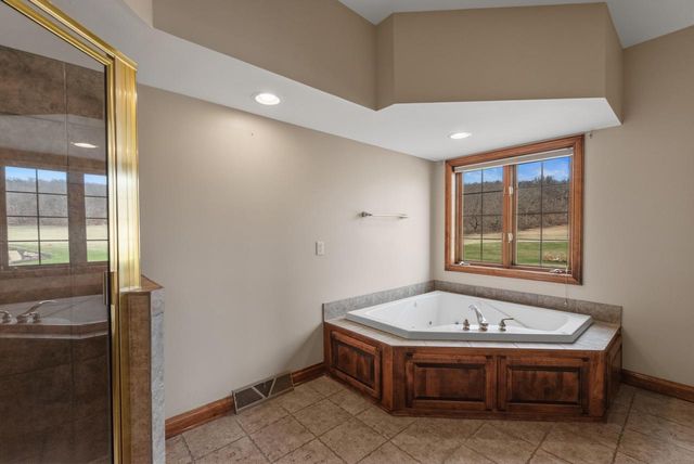 3976 Woodridge COURT, Colgate, WI 53017