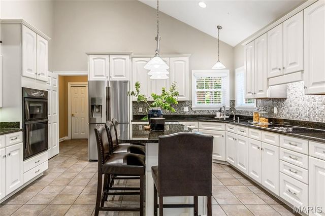 882 Cabernet Lane, St Albans, MO 63073
