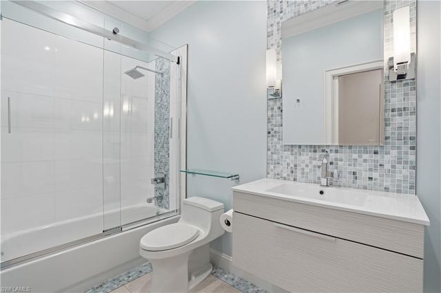 1600 Clermont Dr Unit 302, Naples, FL 34109