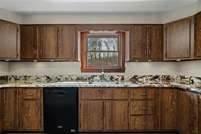 111 Holsing Ln, Frazer, PA 15084