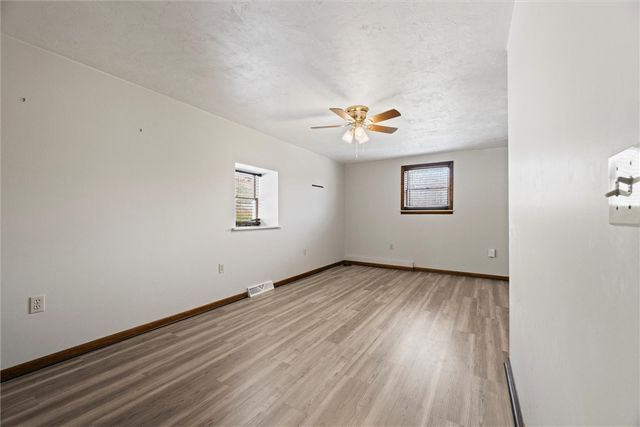 111 Holsing Ln, Frazer, PA 15084