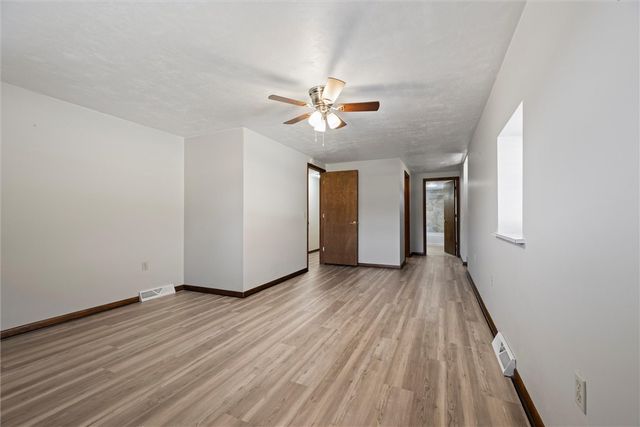 111 Holsing Ln, Frazer, PA 15084