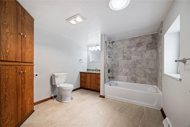 111 Holsing Ln, Frazer, PA 15084