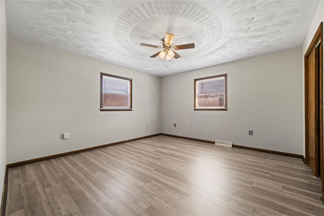 111 Holsing Ln, Frazer, PA 15084
