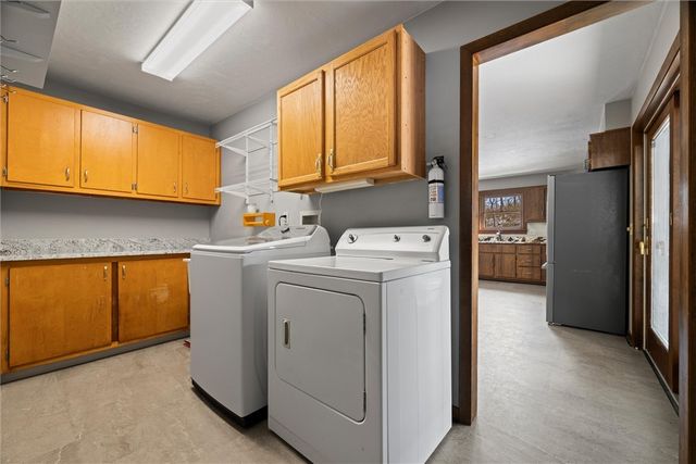 111 Holsing Ln, Frazer, PA 15084