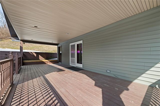 111 Holsing Ln, Frazer, PA 15084