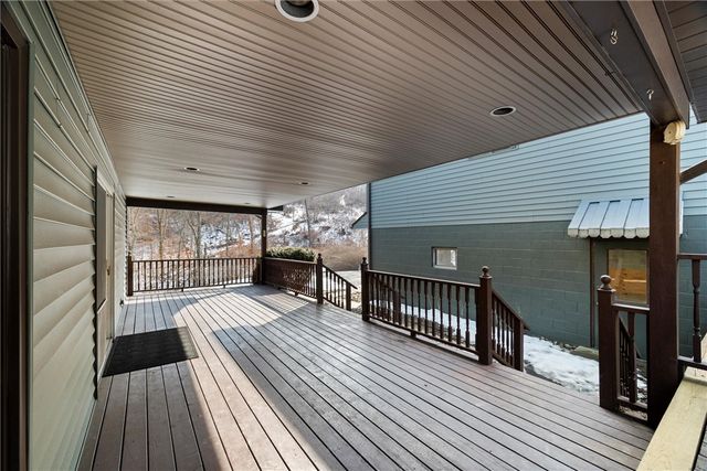 111 Holsing Ln, Frazer, PA 15084