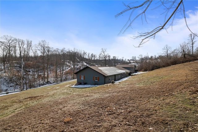 111 Holsing Ln, Frazer, PA 15084