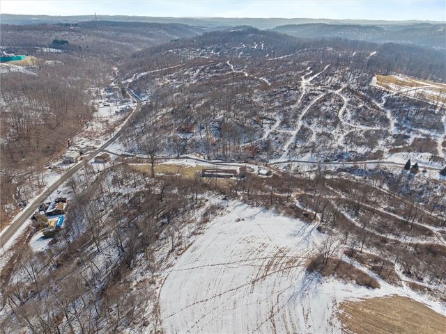 111 Holsing Ln, Frazer, PA 15084