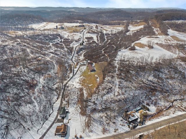 111 Holsing Ln, Frazer, PA 15084