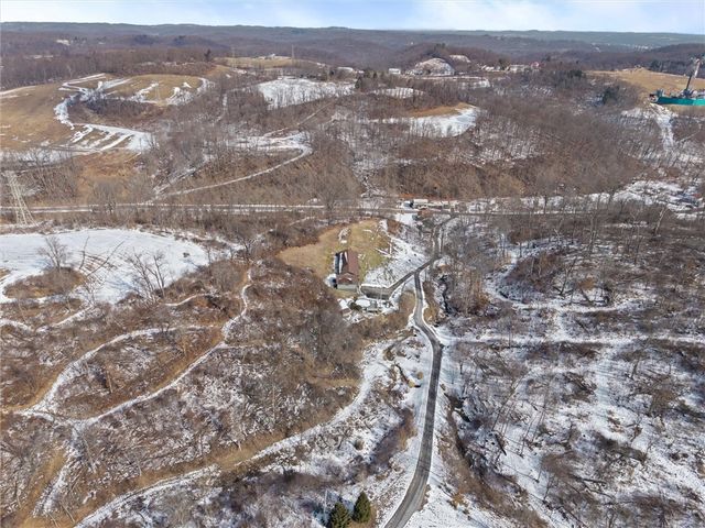 111 Holsing Ln, Frazer, PA 15084