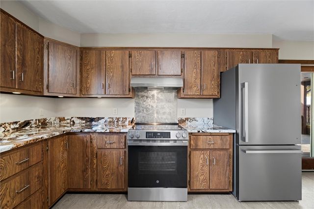 111 Holsing Ln, Frazer, PA 15084