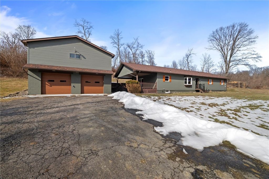 111 Holsing Ln, Frazer, PA 15084
