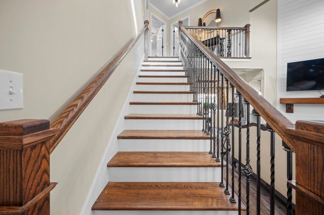 411 Country Club Ct, Clarksville, TN 37043