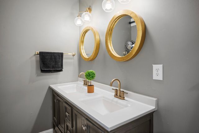 411 Country Club Ct, Clarksville, TN 37043