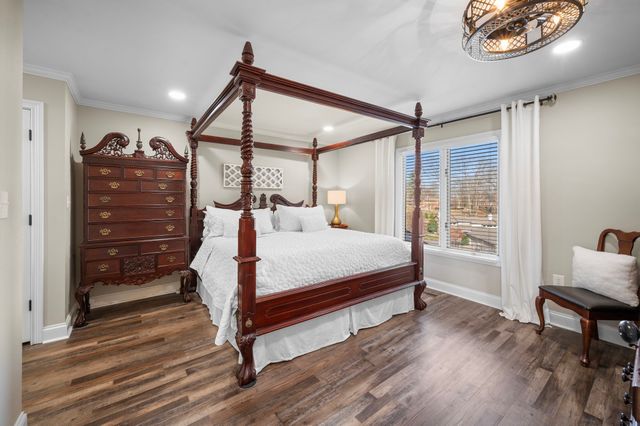 411 Country Club Ct, Clarksville, TN 37043