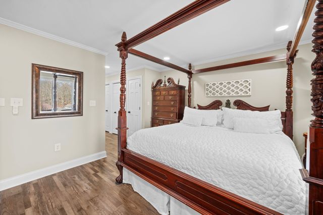 411 Country Club Ct, Clarksville, TN 37043