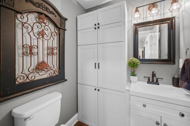 411 Country Club Ct, Clarksville, TN 37043