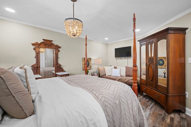 411 Country Club Ct, Clarksville, TN 37043