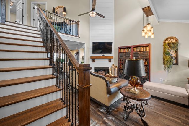 411 Country Club Ct, Clarksville, TN 37043