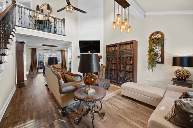 411 Country Club Ct, Clarksville, TN 37043