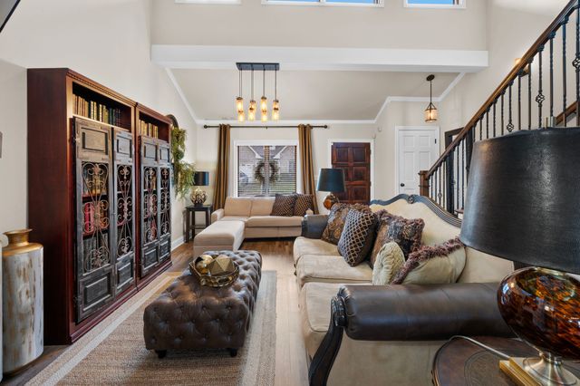 411 Country Club Ct, Clarksville, TN 37043