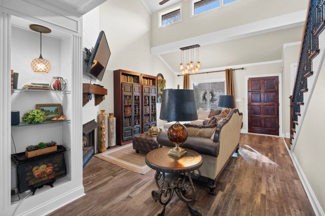 411 Country Club Ct, Clarksville, TN 37043