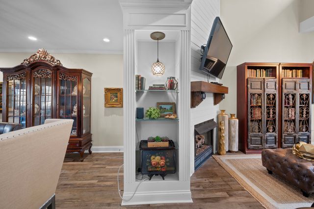 411 Country Club Ct, Clarksville, TN 37043