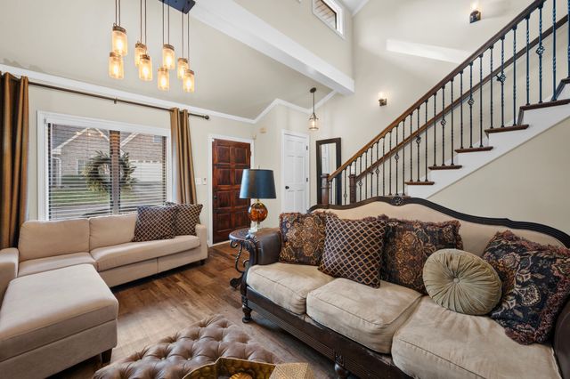 411 Country Club Ct, Clarksville, TN 37043