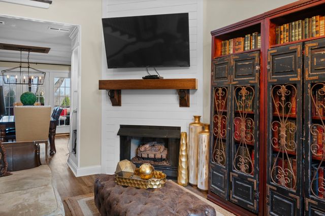 411 Country Club Ct, Clarksville, TN 37043