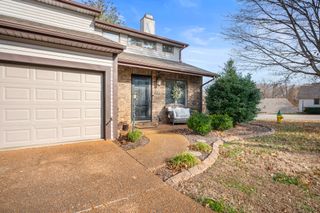 411 Country Club Ct, Clarksville, TN 37043